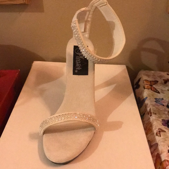 Size 7 off white 4 inch heels - Picture 4 of 4